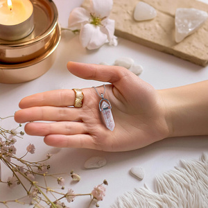 Підвіска з гірським кришталем у мішечку + ланцюжок